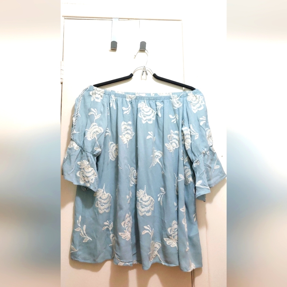 Festival-Ready Blue Off-the-ShoulderTop /floral Design